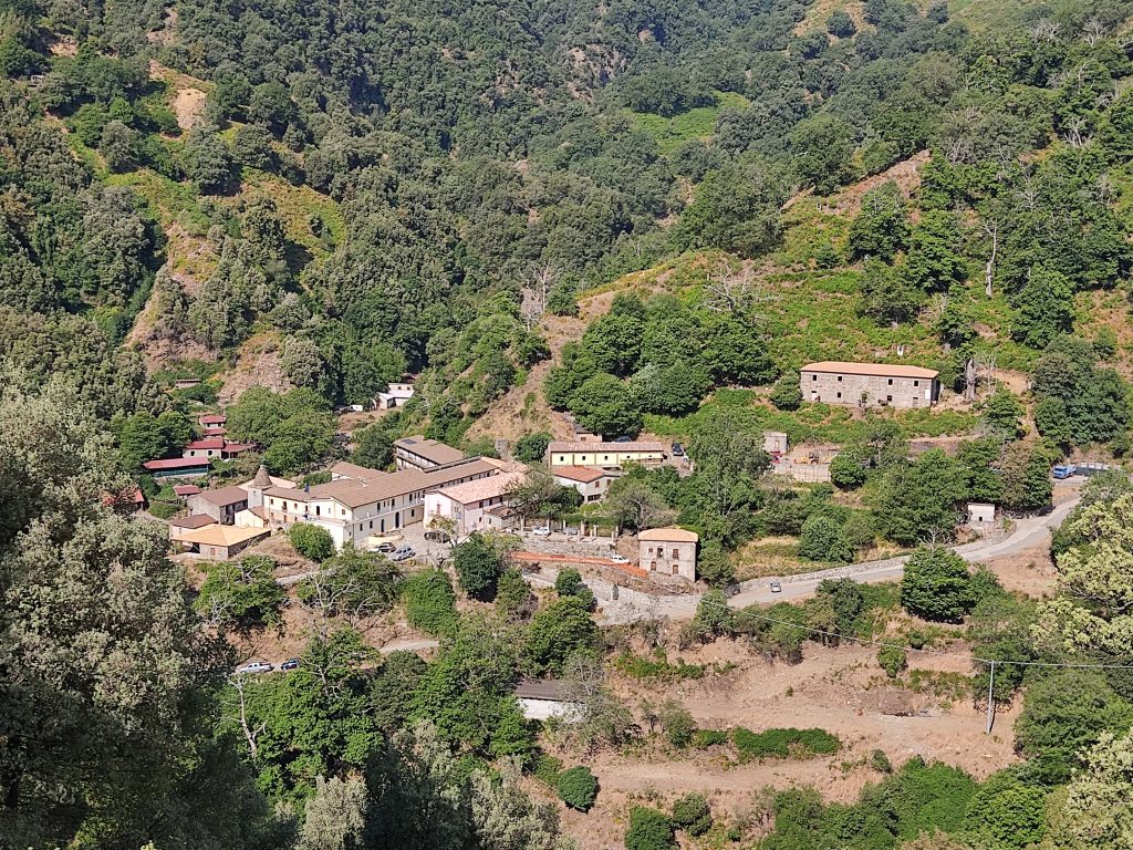 Veduta panoramica del Santuario della Madonna della Montagna di Polsi, sull'Aspromonte