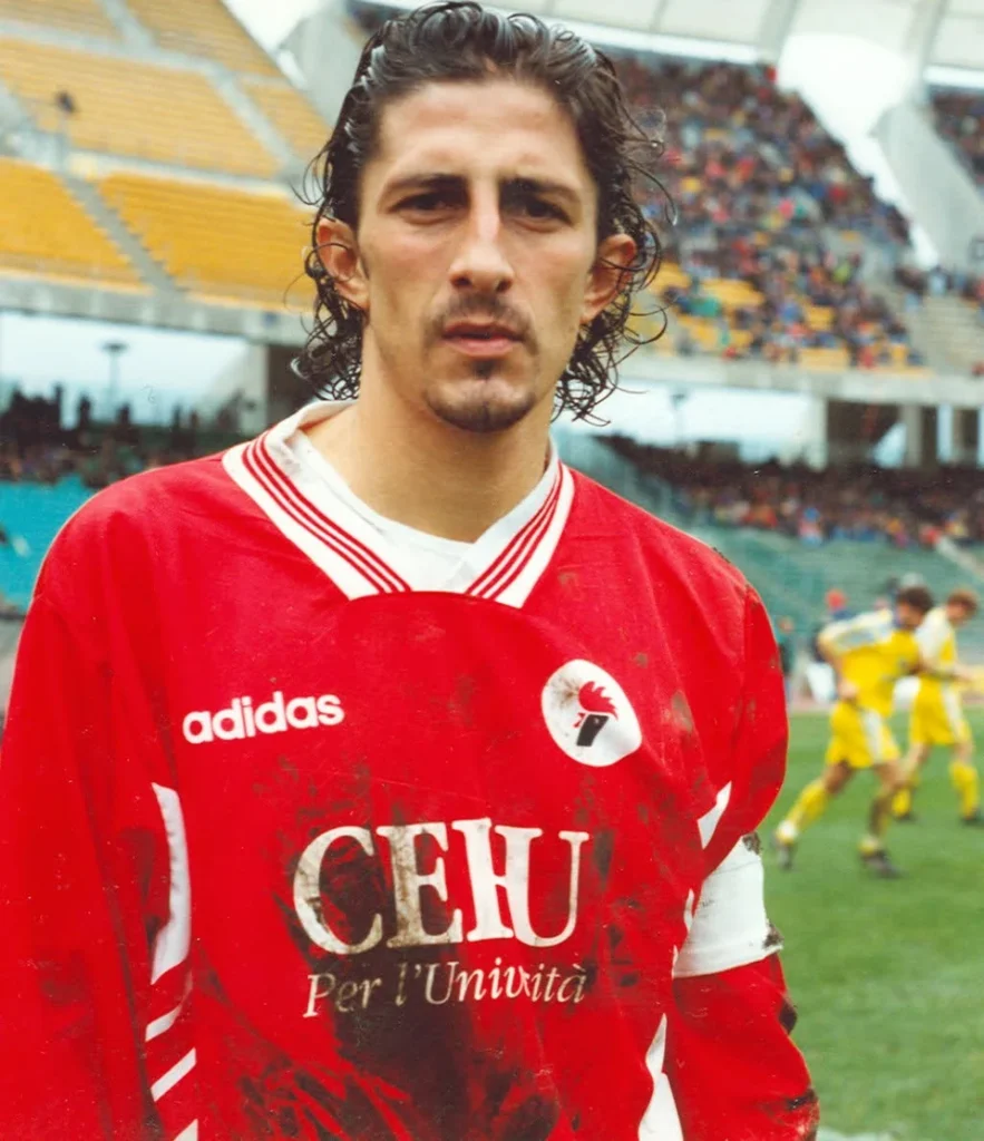 Igor Protti in maglia del Bari nella stagione 1995-96