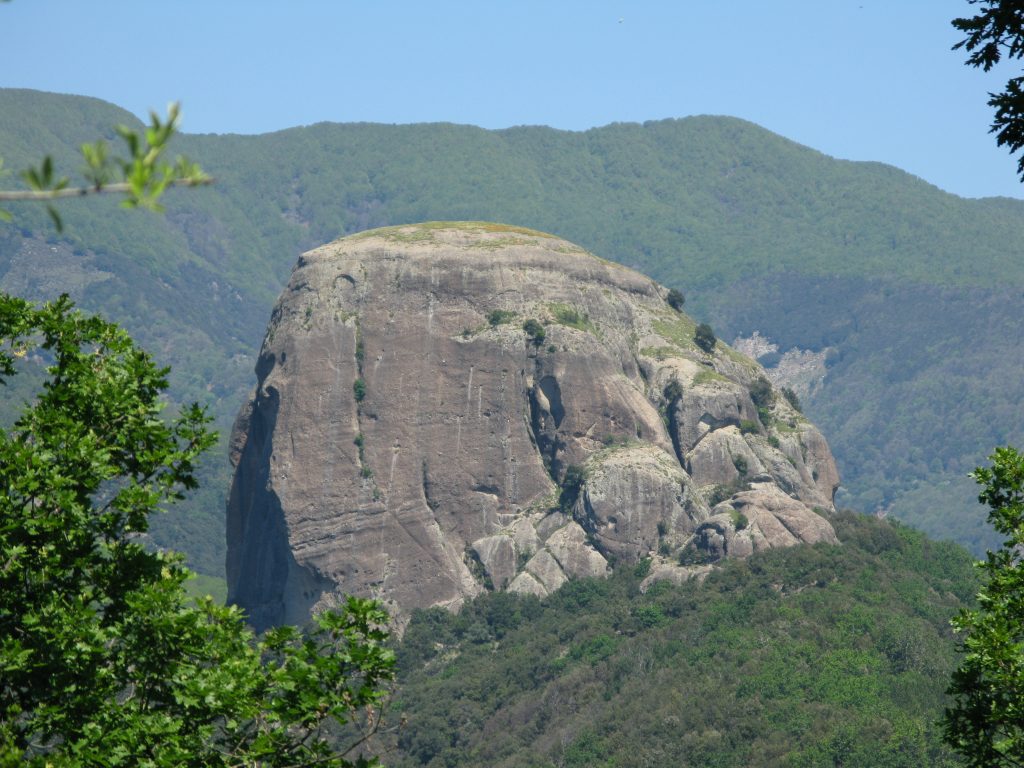 Pietra Cappa, il monolite piu grande d'Europa nel Parco Nazionale dell'Aspromonte