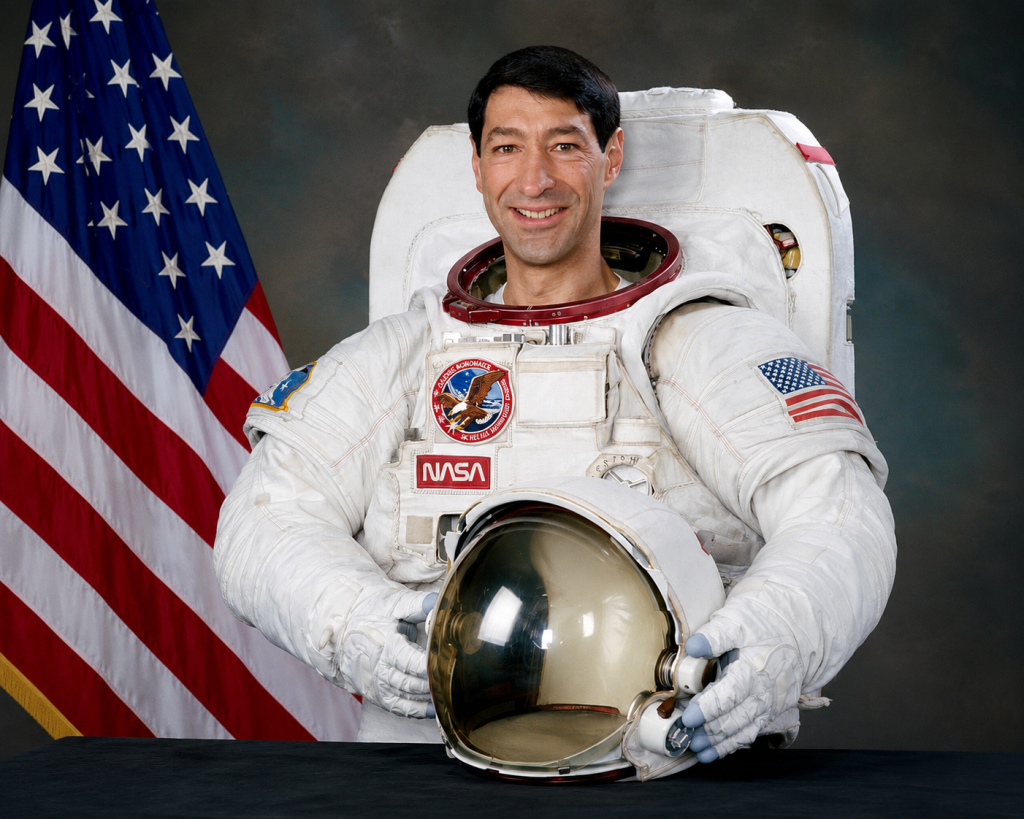 L'astronauta Mario Runco Jr., figlio di emigrati calabresi di Lago e Carolei