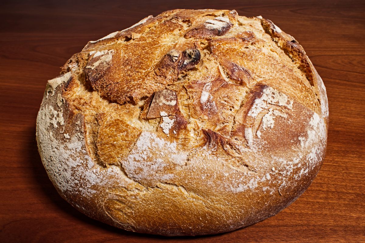 Pane di Altamura DOP, forma con crosta spessa