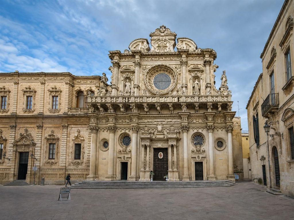 Barocco leccese: dettagli scolpiti nella pietra di Lecce