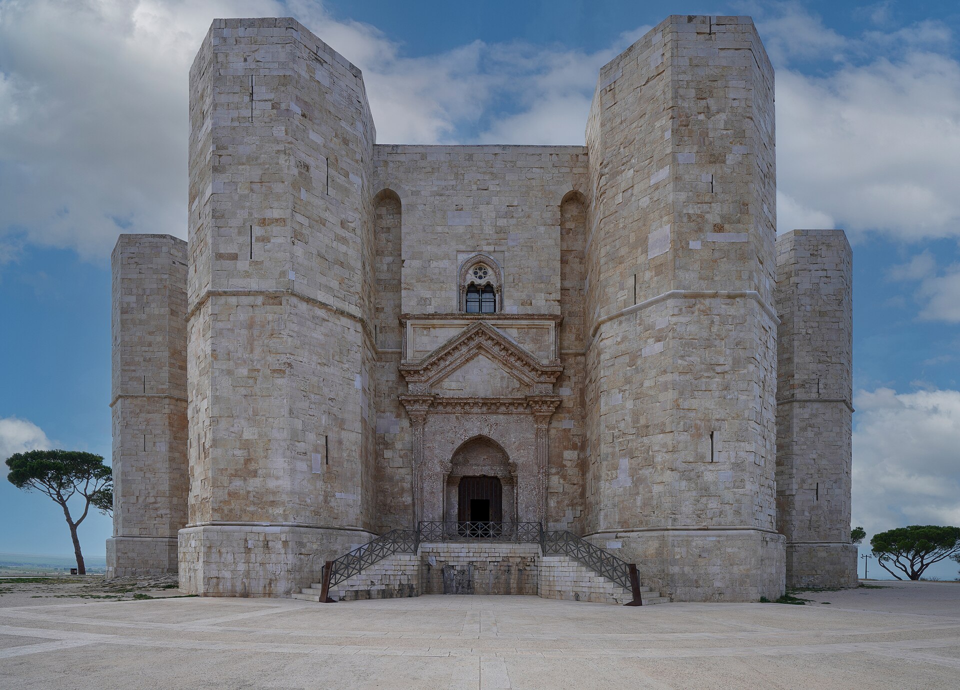 Castel del Monte, il castello ottagonale di Federico II ad Andria