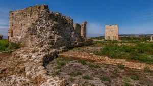 I ruderi della cattedrale normanna di Mileto antica, in provincia di Vibo Valentia