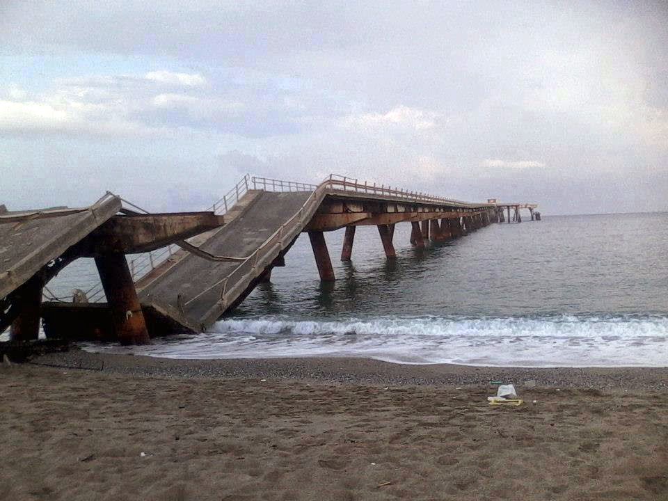 Il pontile ex Sir di Lamezia Terme nel golfo di Sant'Eufemia